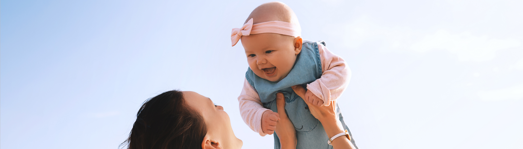 When Lifting Your Baby Hurts: What to Know About Mommy’s Wrist